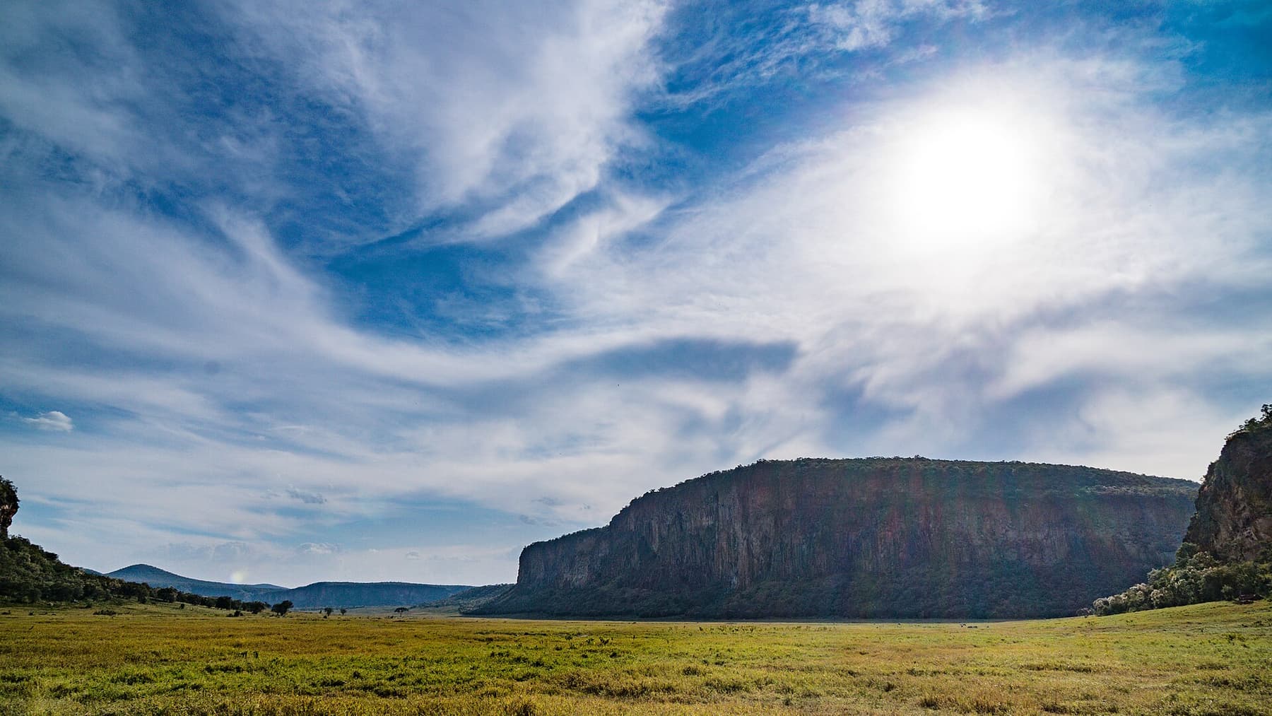 Sunlight over the cliffs of Hell's Gate National Park